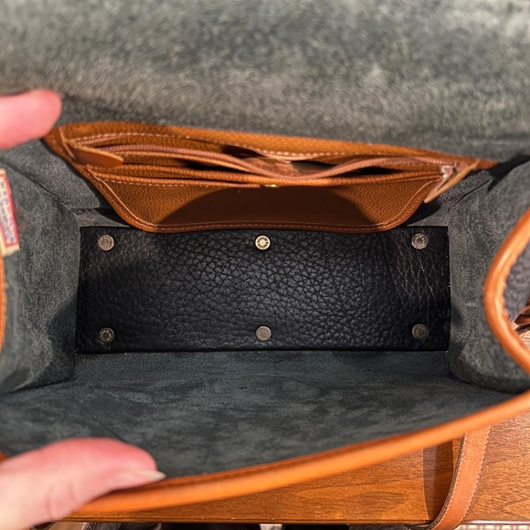 VTG 1990s Dooney & Bourke All Weather Leather Medium Essex Bag Black/Tan Trim - Picture 11 of 16